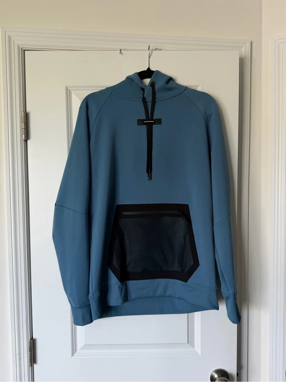 On Running Crewneck Hoodie with Black Pocket